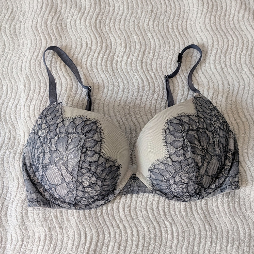 Victoria's Secret Black and Cream Lace Bra